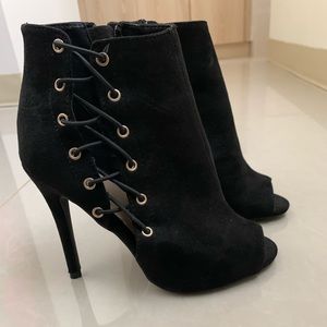 Black swade heels 👠